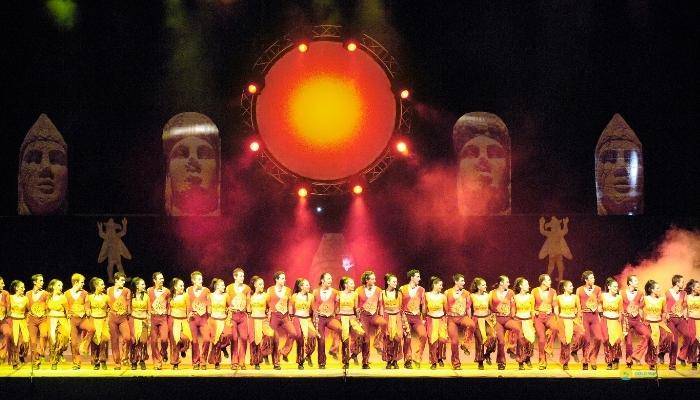 DANSEFORESTILLING FIRE OF ANATOLIA FRA BELEK - UDFLUGTER I BELEK